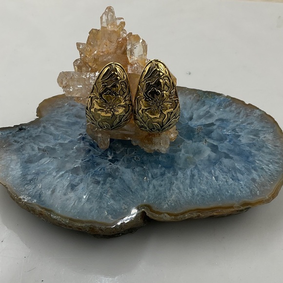 Vintage Gold Floral Post Earrings Featuring Morning Glory Flowers & Vines - Picture 2 of 6